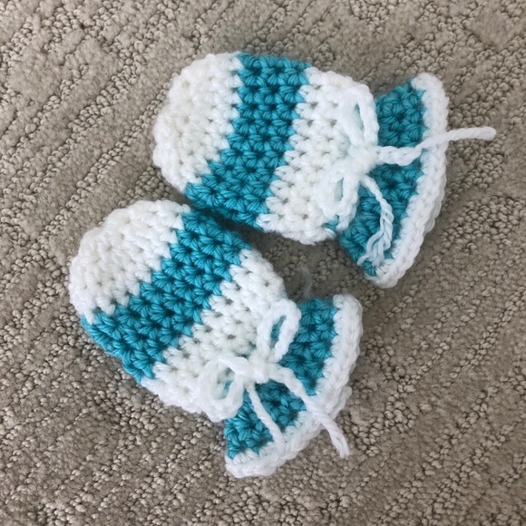 Baby Scratch Mittens (0-3 months) - Picture 1 of 1